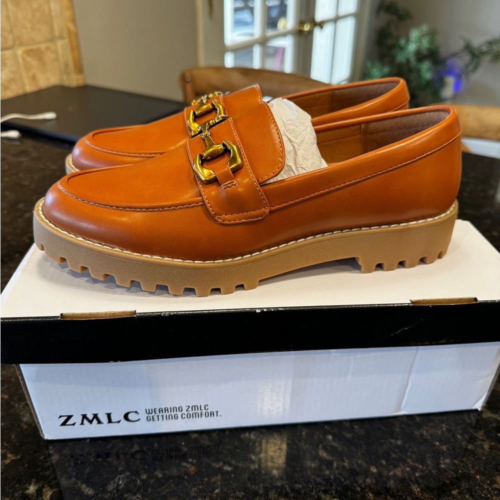 Women’s Tan Brown Loafers with Gold Buckle New In Box Size 7.5